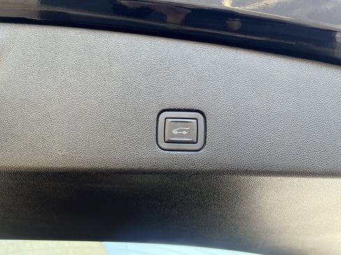 Used 2025 Cadillac XT6 Sport w/ Technology Package image 24