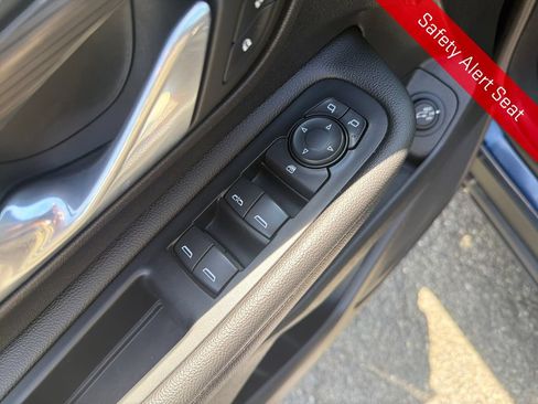 Used 2022 GMC Terrain SLT w/ LPO, Floor Liner Package AWD/4WD image 13