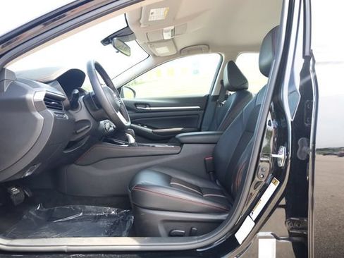 Used 2025 Nissan Altima 2.5 SR FWD image 13