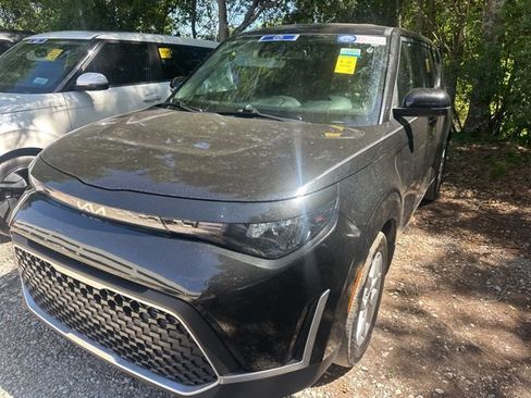 Used 2023 Kia Soul LX w/ LX Technology Package image 6