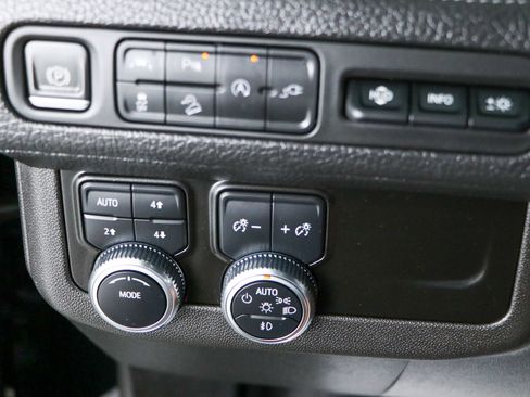 Used 2021 GMC Yukon Denali AWD/4WD image 23