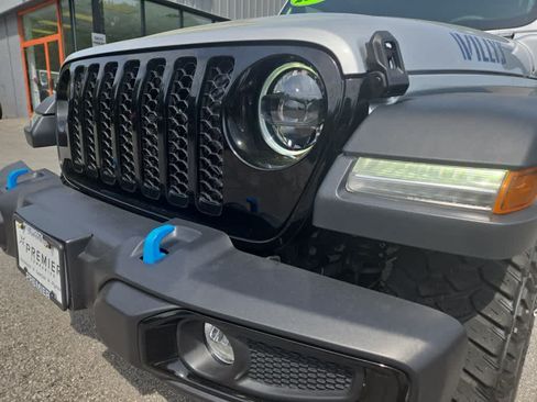 Used 2023 Jeep Wrangler Unlimited w/ Sun & Screen Package AWD/4WD image 9