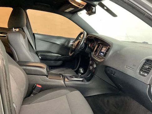 Used 2018 Dodge Charger SXT w/ Blacktop Package image 18