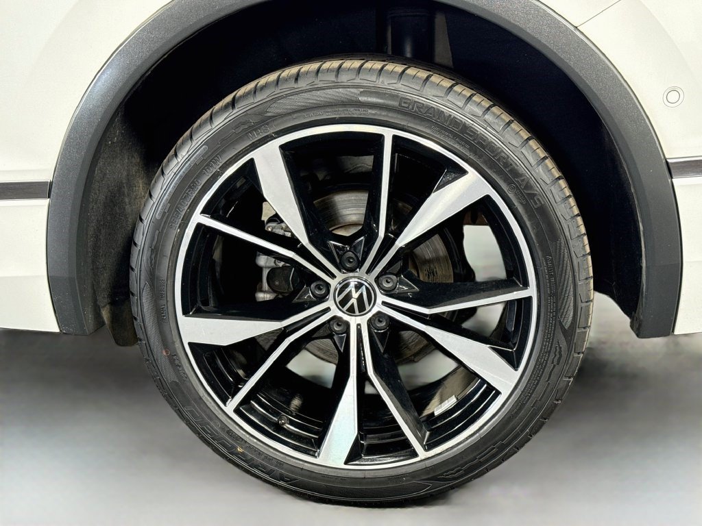 Used 2022 Volkswagen Tiguan SEL R-Line AWD/4WD image 36