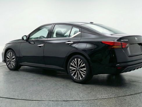 Used 2025 Nissan Altima 2.5 SV FWD image 6