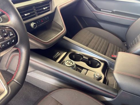 Used 2025 Ford Explorer ST-Line w/ ST-Line Street Pack image 17