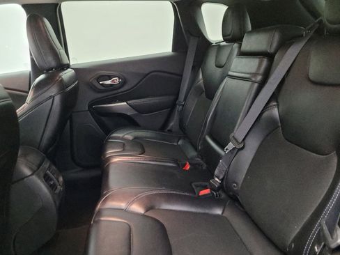 Used 2019 Jeep Cherokee Latitude Plus image 18