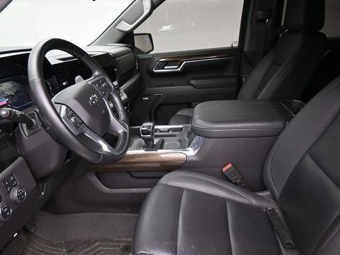 Used 2024 Chevrolet Silverado 1500 LT Trail Boss w/ LT Trail Boss Premium Package AWD/4WD image 12
