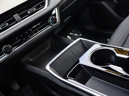 Used 2025 Chevrolet Equinox LT image 27