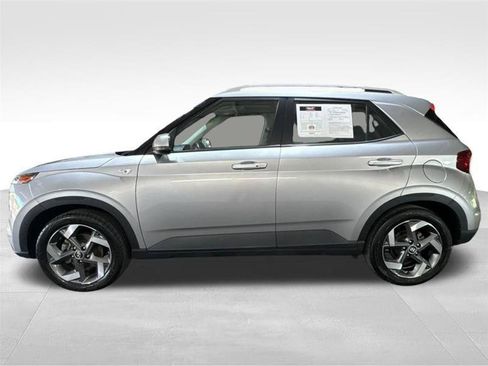 Used 2024 Hyundai Venue SEL FWD image 8