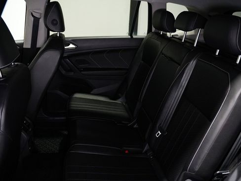 Used 2024 Volkswagen Tiguan SE image 17