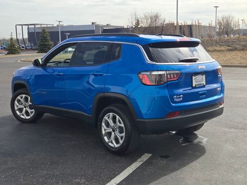 Used 2025 Jeep Compass Latitude w/ Convenience Group AWD/4WD image 14