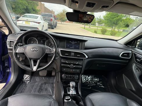 Used 2017 INFINITI QX30 Premium FWD image 11