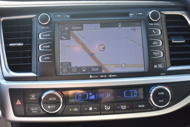 Used 2018 Toyota Highlander XLE FWD image 29