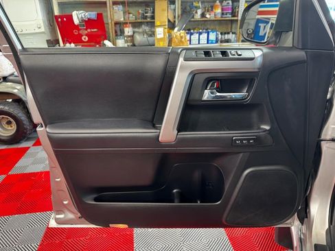 Used 2022 Toyota 4Runner Limited AWD/4WD image 18