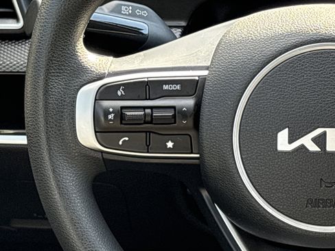 Used 2025 Kia Sportage LX image 22