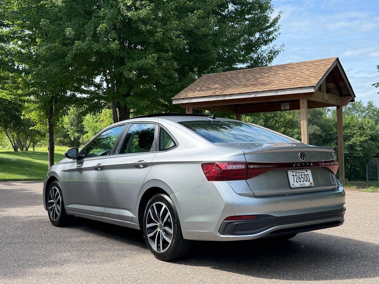 Used 2025 Volkswagen Jetta SE FWD image 3