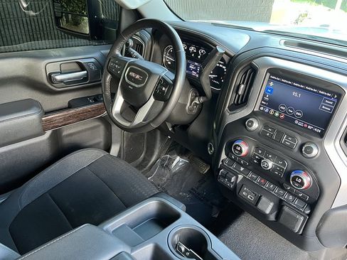 Used 2022 GMC Sierra 2500 SLE image 28