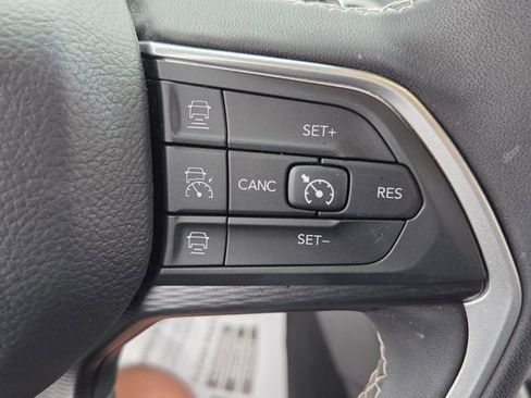 Used 2025 Jeep Grand Cherokee L Laredo RWD image 24