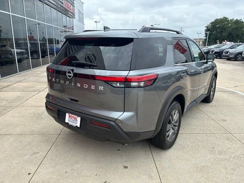 Used 2025 Nissan Pathfinder SV FWD image 7