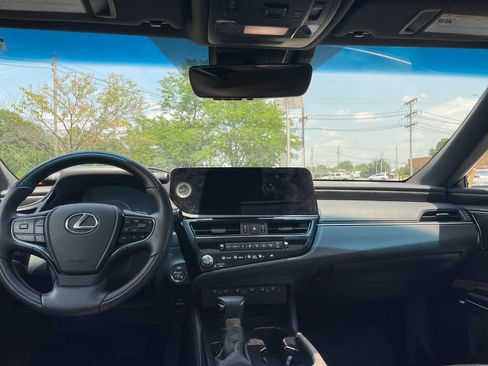 Used 2025 Lexus ES 300h Ultra Luxury FWD image 12