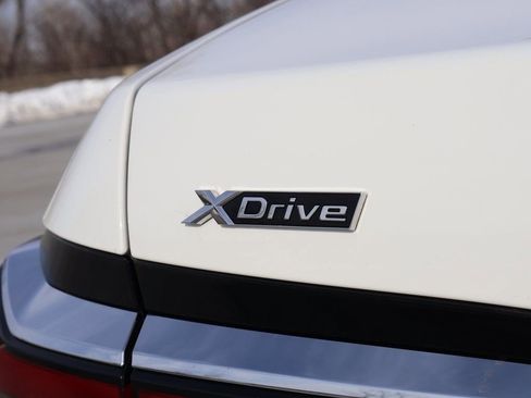 Used 2025 BMW 740i xDrive w/ Premium Package AWD/4WD image 9