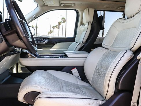 Used 2021 Lincoln Navigator L Black Label w/ Cargo Convenience Package AWD/4WD image 33