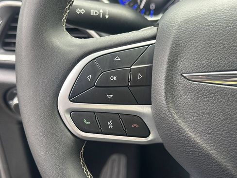 Used 2025 Chrysler Pacifica Select FWD image 24