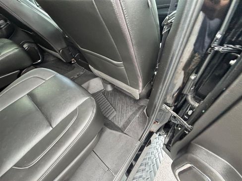 Used 2019 Chevrolet Suburban LT AWD/4WD image 27