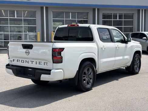 Used 2025 Nissan Frontier SV RWD image 12
