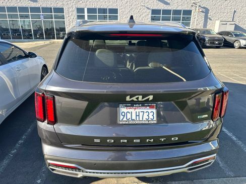 Used 2022 Kia Sorento S FWD image 7