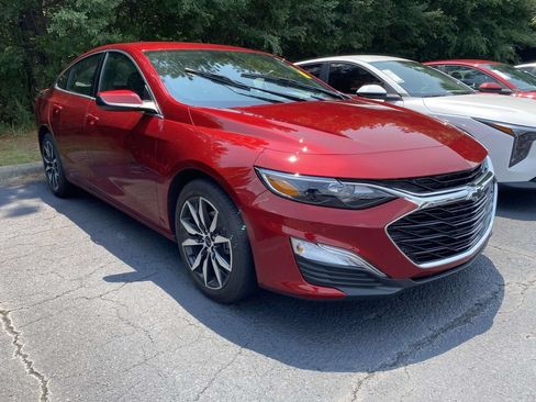 Used 2025 Chevrolet Malibu RS FWD image 3