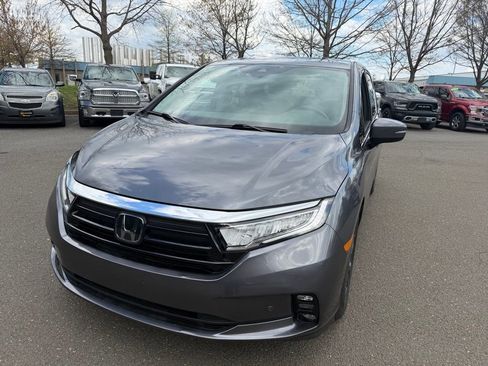 Used 2023 Honda Odyssey Elite image 3