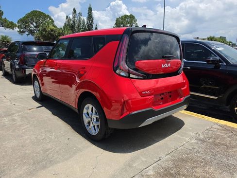 Certified 2025 Kia Soul LX w/ LX Technology Package FWD image 14