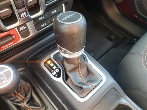 Used 2021 Jeep Gladiator Mojave w/ Cold Weather Group AWD/4WD image 23