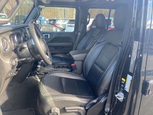 Used 2022 Jeep Wrangler Unlimited Sahara w/ Cold Weather Group AWD/4WD image 12