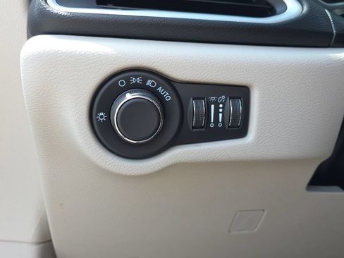 Used 2024 Chrysler Voyager LX FWD image 13