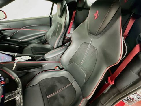 Used 2025 Ferrari Roma Spider RWD image 33