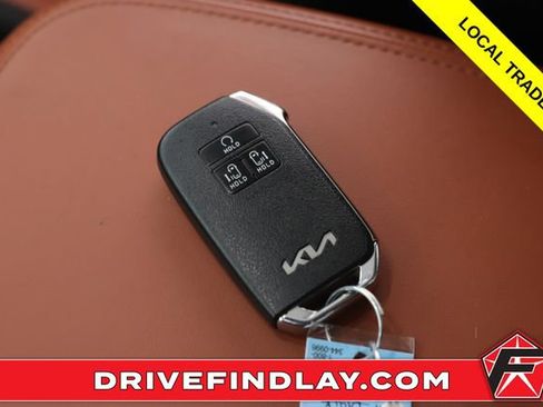 Used 2024 Kia Carnival SX Prestige FWD image 3