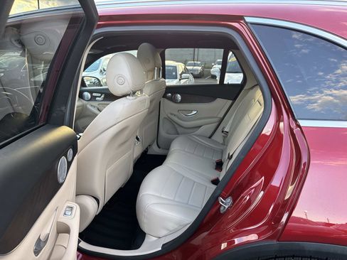 Used 2018 Mercedes-Benz GLC 300 4MATIC image 23
