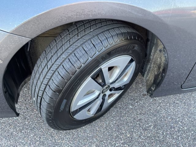 Used 2018 Toyota Prius Three FWD image 10