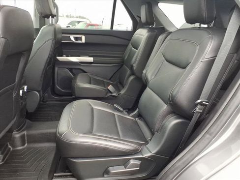 Used 2021 Ford Explorer XLT w/ Equipment Group 202A image 9