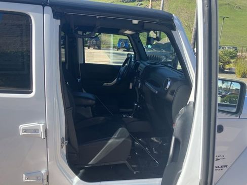 Used 2016 Jeep Wrangler Unlimited Sahara w/ Connectivity Group image 19