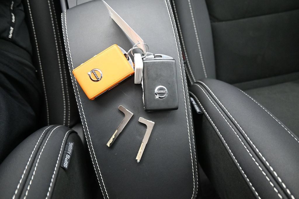 Used 2023 Volvo C40 P8 Recharge Plus AWD/4WD image 19