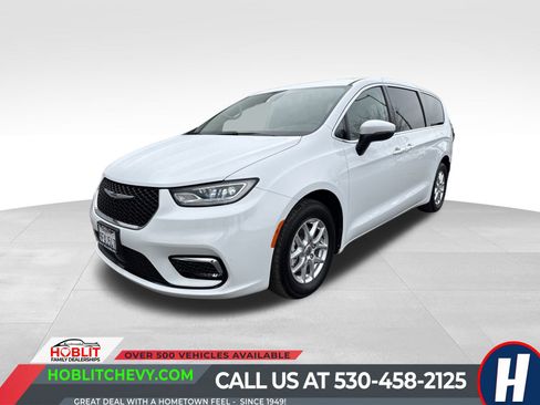 Used 2023 Chrysler Pacifica Touring-L image 1