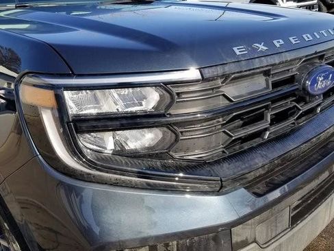New 2026 Ford Expedition Active image 9