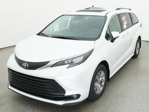 New 2026 Toyota Sienna XLE FWD image 20