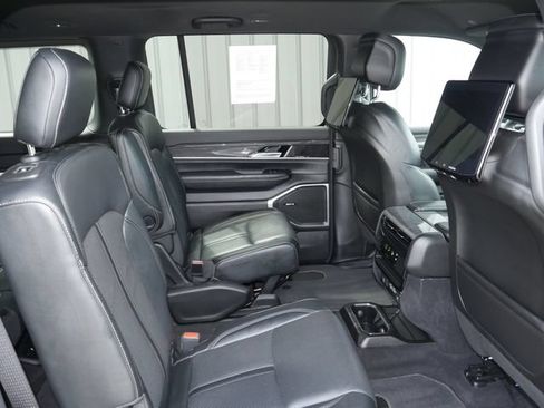 Used 2022 Jeep Wagoneer Series III w/ Rear Seat Video Group 1 AWD/4WD image 31