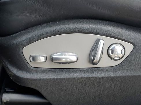 Used 2019 Porsche Macan AWD/4WD image 13