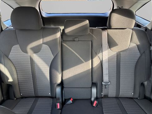 Used 2025 Kia Sorento LX image 17